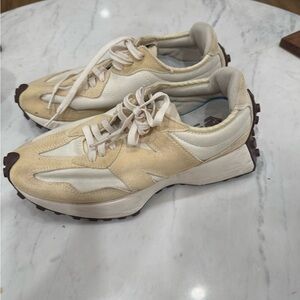 New Balance 327 Women's Cream Sneakers. Size 7.5